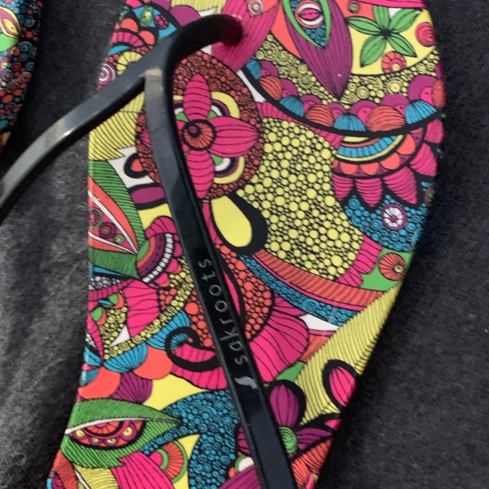 Sakroots Multicolor Patterned Flip Flops - image 1